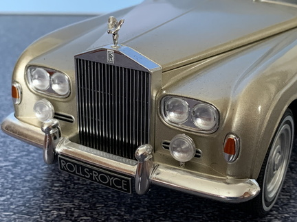 Rolls Royce Silver Cloud III 1-18 MCG gold (11)