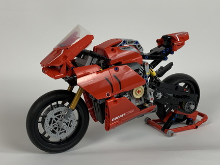 Ducati 1-8 Lego (2)