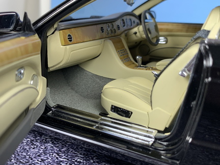 Bentley Brooklands 2008 1 18 Minichamps 690 cerna