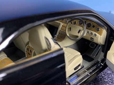 Bentley Brooklands 2008 1 18 Minichamps 690 cerna