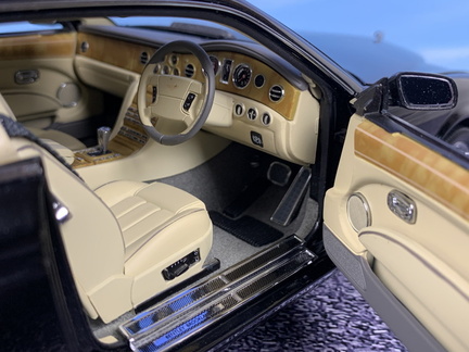 Bentley Brooklands 2008 1 18 Minichamps 690 cerna