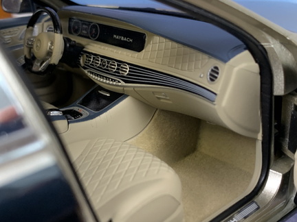 Mercedes Benz Maybach S 650 X222 2018 1 18 Norev 193 cerno zlata