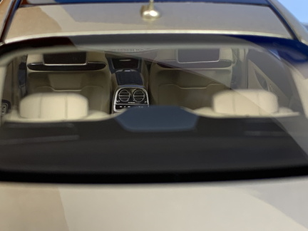 Mercedes Benz Maybach S 650 X222 2018 1 18 Norev 193 cerno zlata