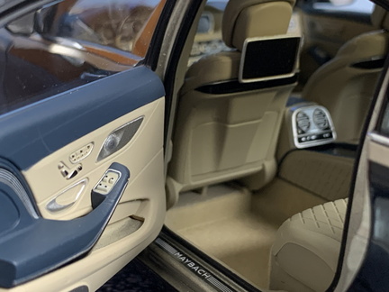 Mercedes Benz Maybach S 650 X222 2018 1 18 Norev 193 cerno zlata