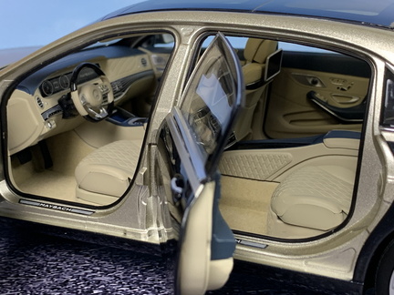 Mercedes Benz Maybach S 650 X222 2018 1 18 Norev 193 cerno zlata