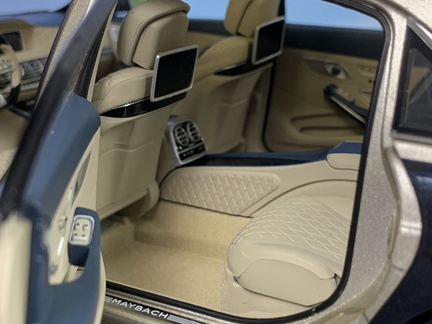 Mercedes Benz Maybach S 650 X222 2018 1 18 Norev 193 cerno zlata