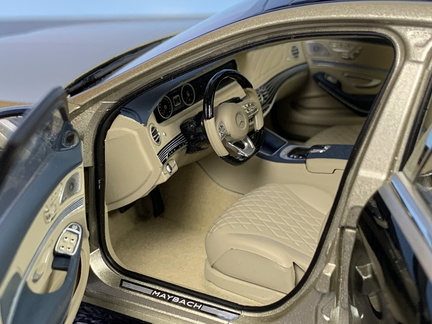 Mercedes Benz Maybach S 650 X222 2018 1 18 Norev 193 cerno zlata
