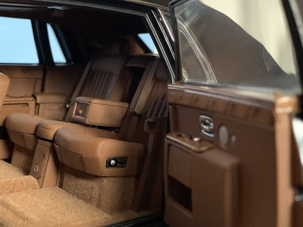 Rolls Royce Phantom VII Series I EBW 2012 1 18 Kyosho 305 cerna