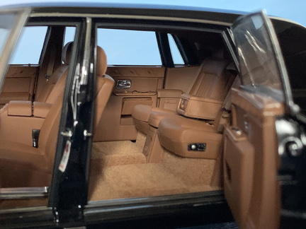 Rolls Royce Phantom VII Series I EBW 2012 1 18 Kyosho 305 cerna