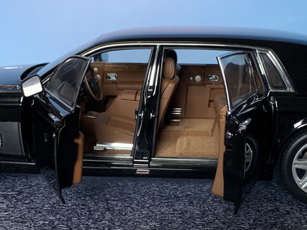 Rolls Royce Phantom VII Series I EBW 2012 1 18 Kyosho 305 cerna