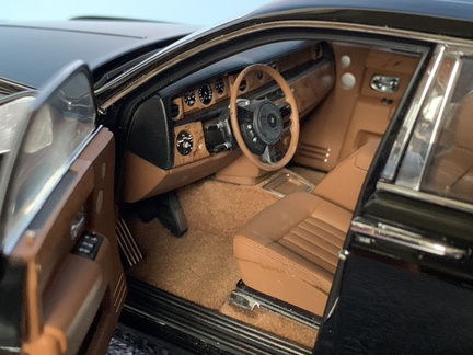 Rolls Royce Phantom VII Series I EBW 2012 1 18 Kyosho 305 cerna