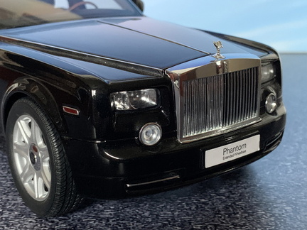 Rolls Royce Phantom VII Series I EBW 2012 1 18 Kyosho 305 cerna