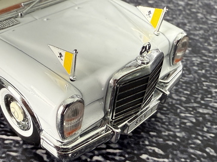 Mercedes Benz 600 LWB Landaulet W100 Pope Paulo VI 1970 1 43 Vitesse 1237 bila