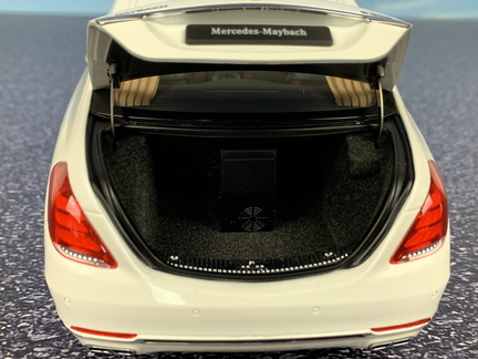 Mercedes Benz Maybach S 600 Pullman X222 2016 1 18 AUTOart 668 bila