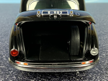 Mercedes Benz 300 Saloon W186 Adenauer Konrad Presidential 1955 1 18 Norev 517 cerna