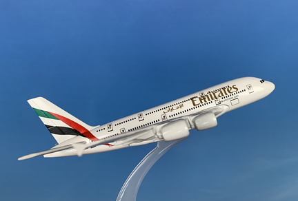 Airbus A380-861 Emirates A6-EEJ 2013 1 450 Jyse 658 bilo zlata