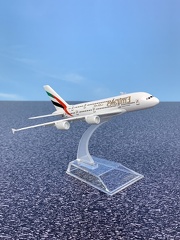 Airbus A380-861 Emirates A6-EEJ 2013 1 450 Jyse 658 bilo zlata