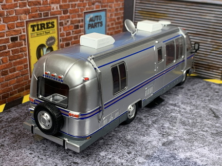 Airstream Excella 280 Turbo 1981 1 43 Atlas 620 stribrna