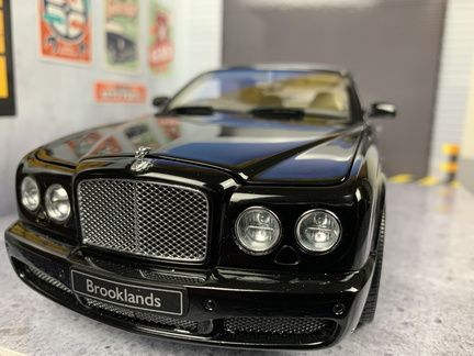 Bentley Brooklands 2008 1 18 Minichamps 690 cerna