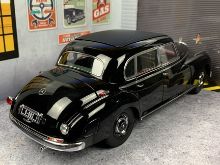 Mercedes Benz 300 Saloon W186 Adenauer Konrad Presidential 1955 1 18 Norev 517 cerna