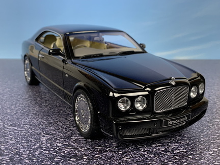 Bentley Brooklands 2008 1 18 Minichamps 690 cerna