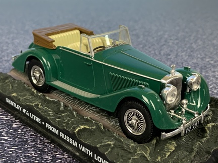 Bentley 4,25L DHC James Bond From Russia With Love 1937 1 43 ixo MODELS 615 zelena