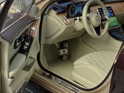 Mercedes Benz Maybach S 680 4 Matic X222 2023 1 18 Norev 1264 vinovo  zlata